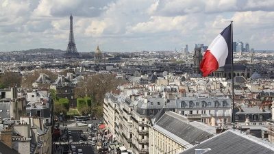 Fransa’da polisin vurduğu bıçaklı saldırgan öldü