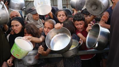 Gazze’de kıtlık: Filistinlilere, sıcak yemek dağıtımı yapıldı