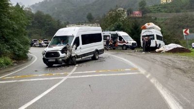Giresun’da 2 minibüs çarpıştı, 10 tarım personeli yaralandı