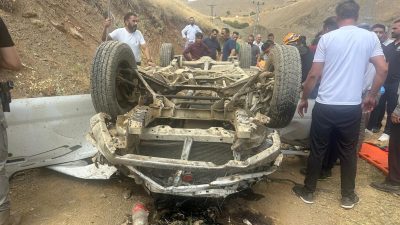 Hakkari’de trafik kazası: 3 ağır yaralı