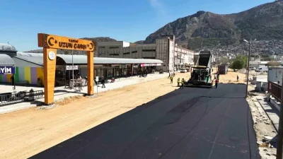 Hatay’da Esnaf ve Ulaşım İçin Hızlı Asfalt Çalışmaları