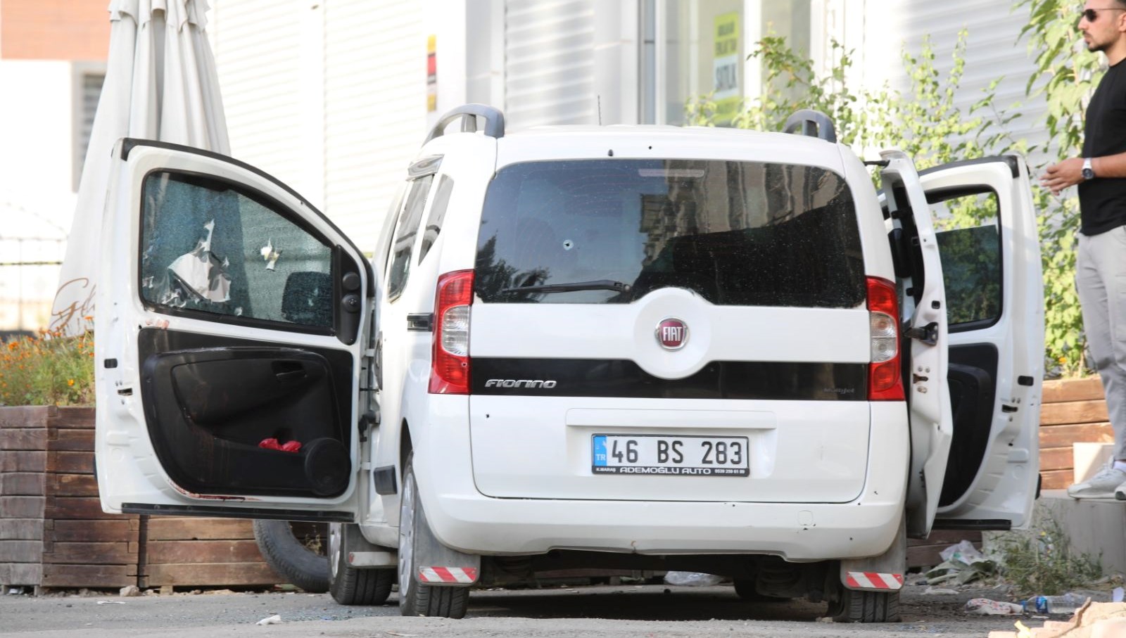 İki kardeş araçlarında kurşun yağmuruna tutularak öldürüldü