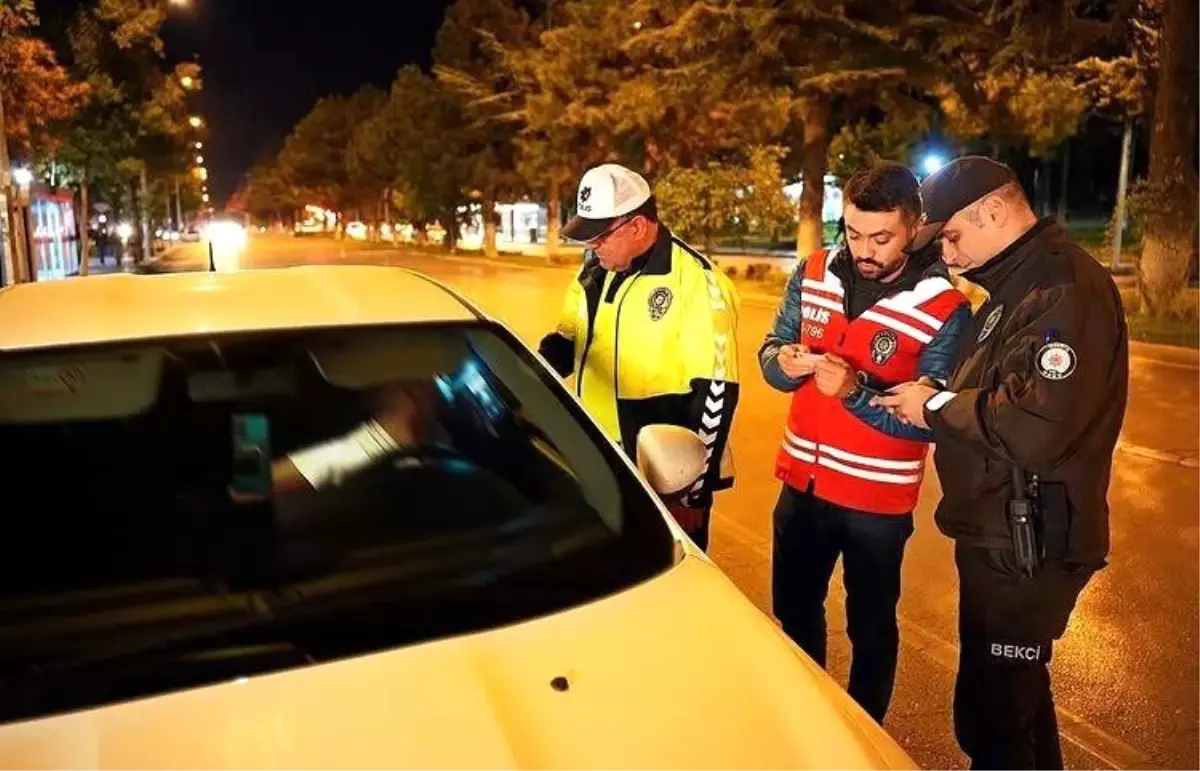 İl Emniyet Müdürlüğü’nden Trafik Denetimlerinde Toplam 22 Araç ve Sürücüye Para Cezası