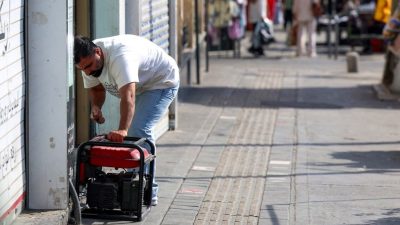İran’da elektrikler her gün 2 saat kesik: Esnaf güç durumda