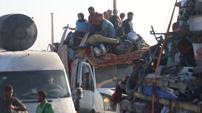 İsrail’in kara atakları Gazze halkını sıkıntı kurallarda göç etmeye zorluyor