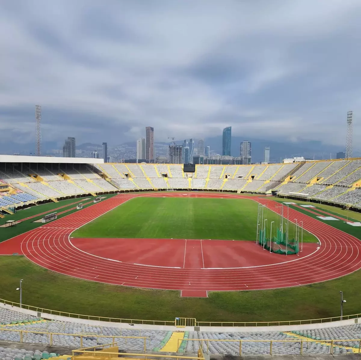 İzmir Prioritelerinde Stad Zemini Yenileme ve İç Saha Planları