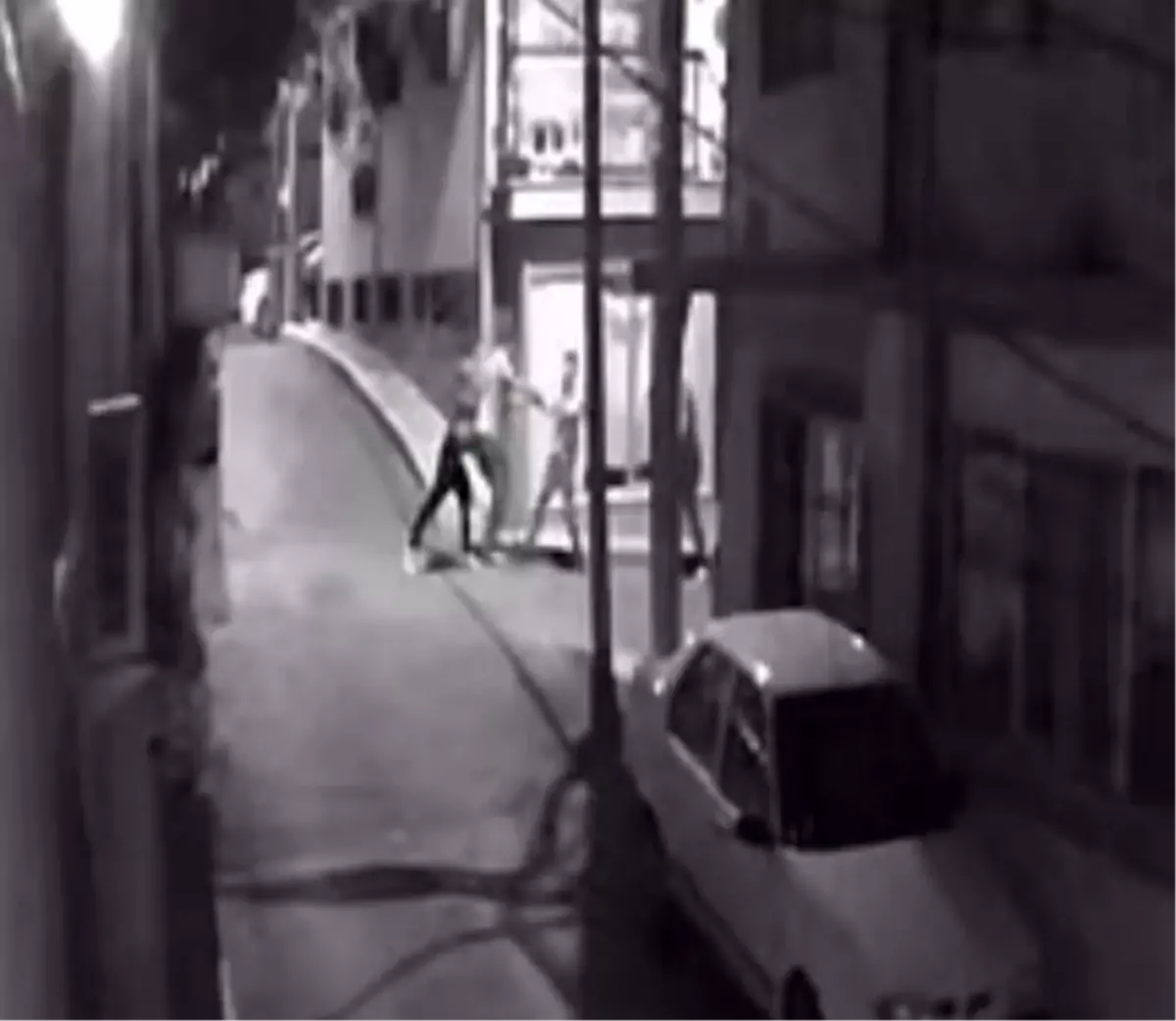 İzmir’de Kanlı Çatışma: Bir Ölü, Bir Saldırgan Yakalandı