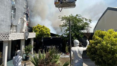 İzmir’de metruk binada yangın