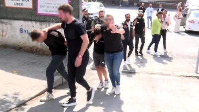 Kadıköy’de okul etrafında kontrol: İki kuşkulu gözaltına alındı