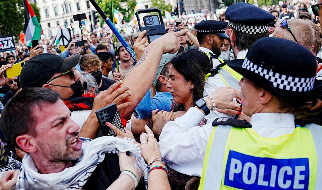 Londra'da polis, yasaklı örgüt