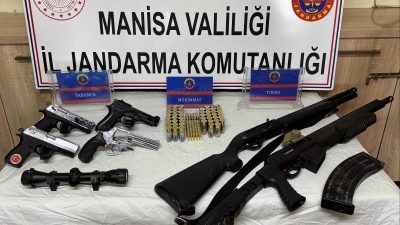 Manisa’da bir meskende çok sayıda ruhsatsız silah çıktı