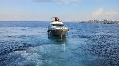 Marmara Denizi’nde sürüklenen tekne kurtarıldı