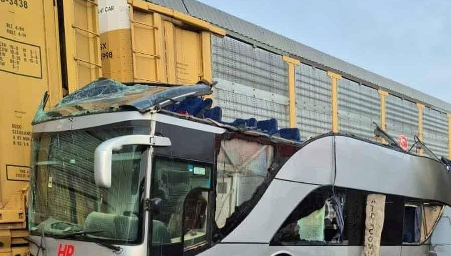 Meksika’da hemzemin geçitte yolcu