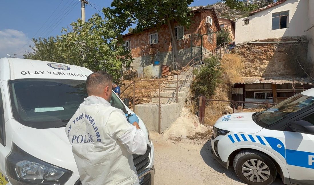 Antalya'nın Kepez ilçesinde evinin merdivenlerinden düşen
