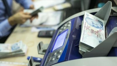 Merkez Bankası’nın kararı sonrası mevduat ve kredi faizleri süratle düşecek mi? Ekonomistler canlı yayında kıymetlendirdi