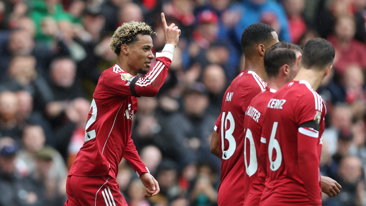 Merseyside derbisinde Liverpool, Everton’a talih tanımadı