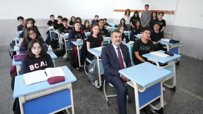 Milli Eğitim Bakanı Yusuf Tekin, Betül Can Anadolu Lisesi’nde Öğrencilerle Buluştu