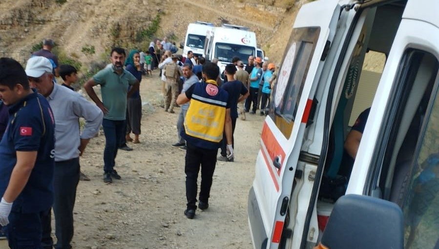 Bingöl'de bir minibüs şarampole