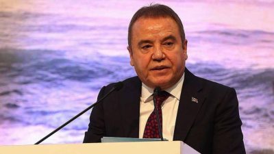 Muhittin Böcek hastaneye sevk edildi