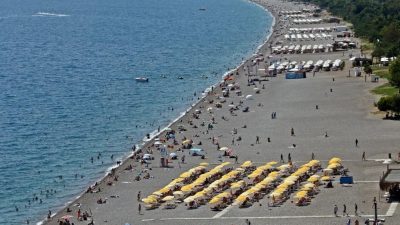 Okullar açıldı, plaj boşaldı
