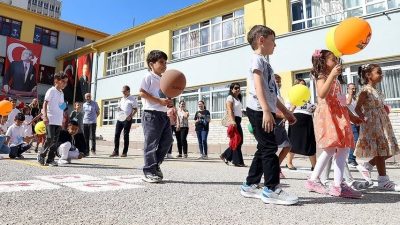 Okullar yarın açılıyor