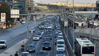 Okullarda ahenk haftası başladı: İstanbul’da trafik yoğunluğu arttı