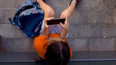 Okullarda akıllı telefon yasağına bir ülke daha katıldı