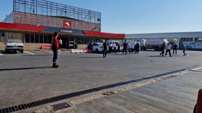 Omuz atma hengamesi: İki aile akaryakıt istasyonunu birbirine kattı