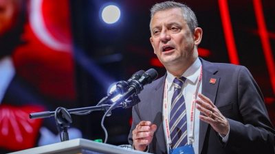 Özgür Özel tekrar genel lider seçildi