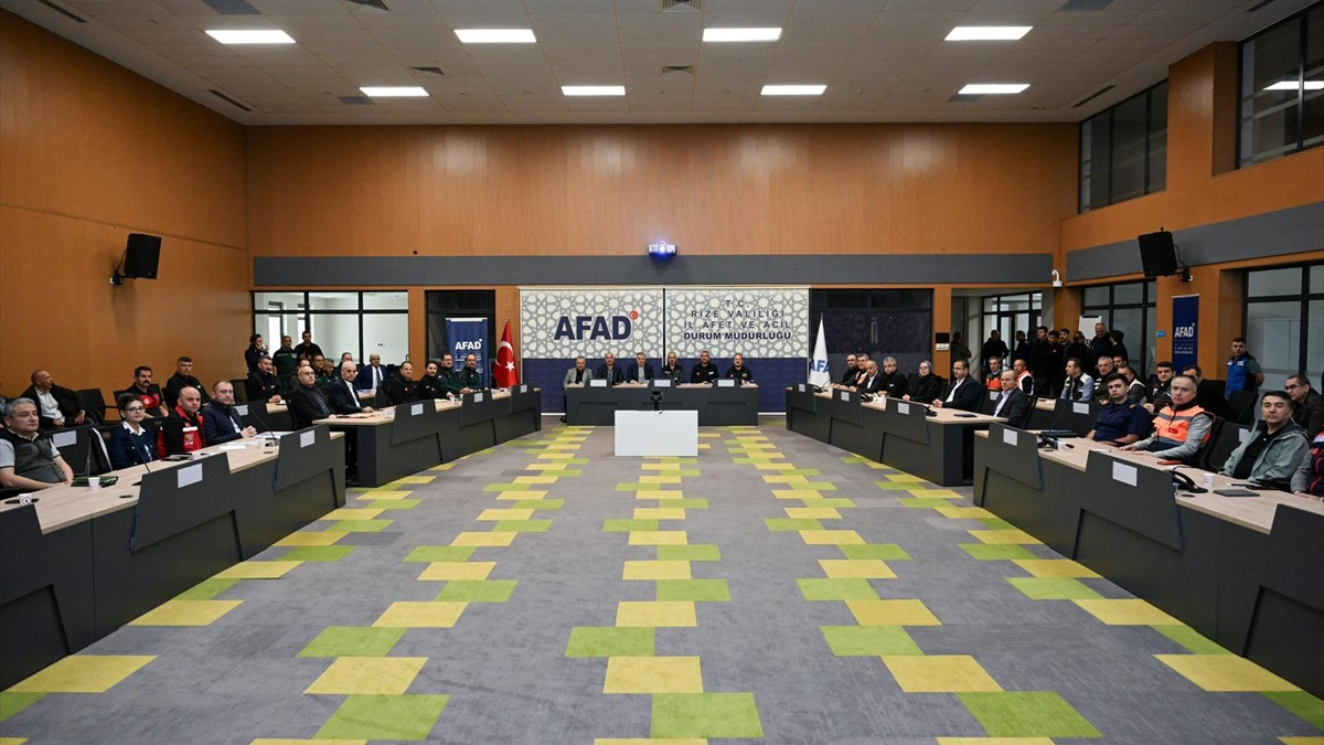 Rize’de tesirli olan sağanağa ait AFAD Müdürlüğü’nde uyum toplantısı yapıldı