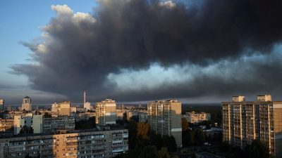 Rusya Kiev’i vurdu: Hükümet binasında yangın çıktı