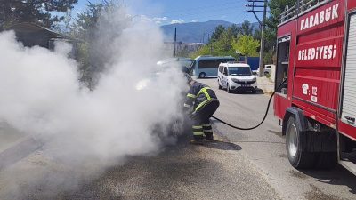 Seyir halindeki araba alev aldı