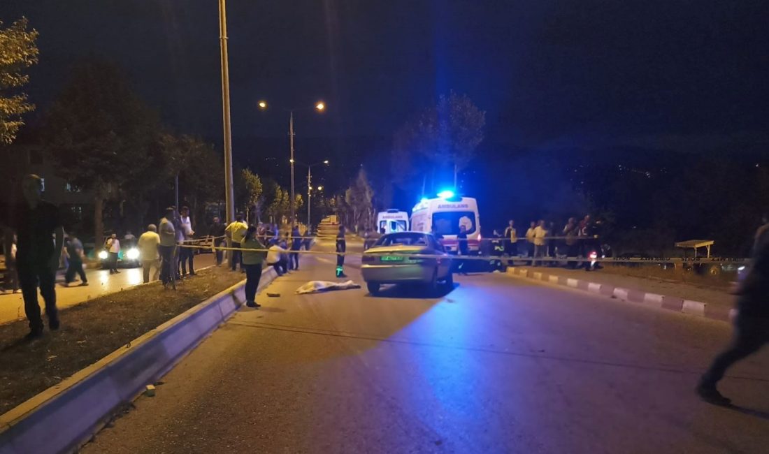 Kastamonu'da kaldırıma çarpan araba