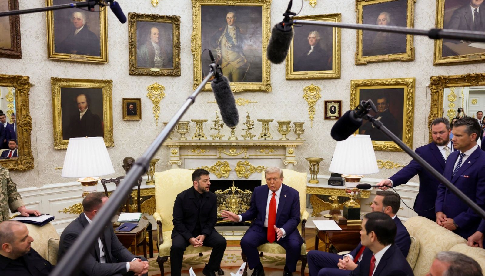 Trump, Oval Ofis’i altınla doldurmuş: Öncesi ve sonrası dikkat çekti
