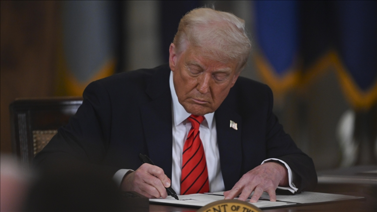 Trump’tan, “H-1B” çalışma vizelerine 100 bin dolarlık müracaat fiyatı