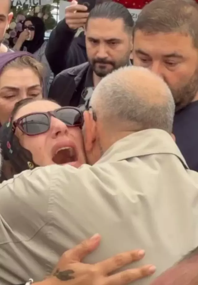 Türk Arabesk Müziğinin Sevilen İsmi Güllü Dünyaya Veda Etti