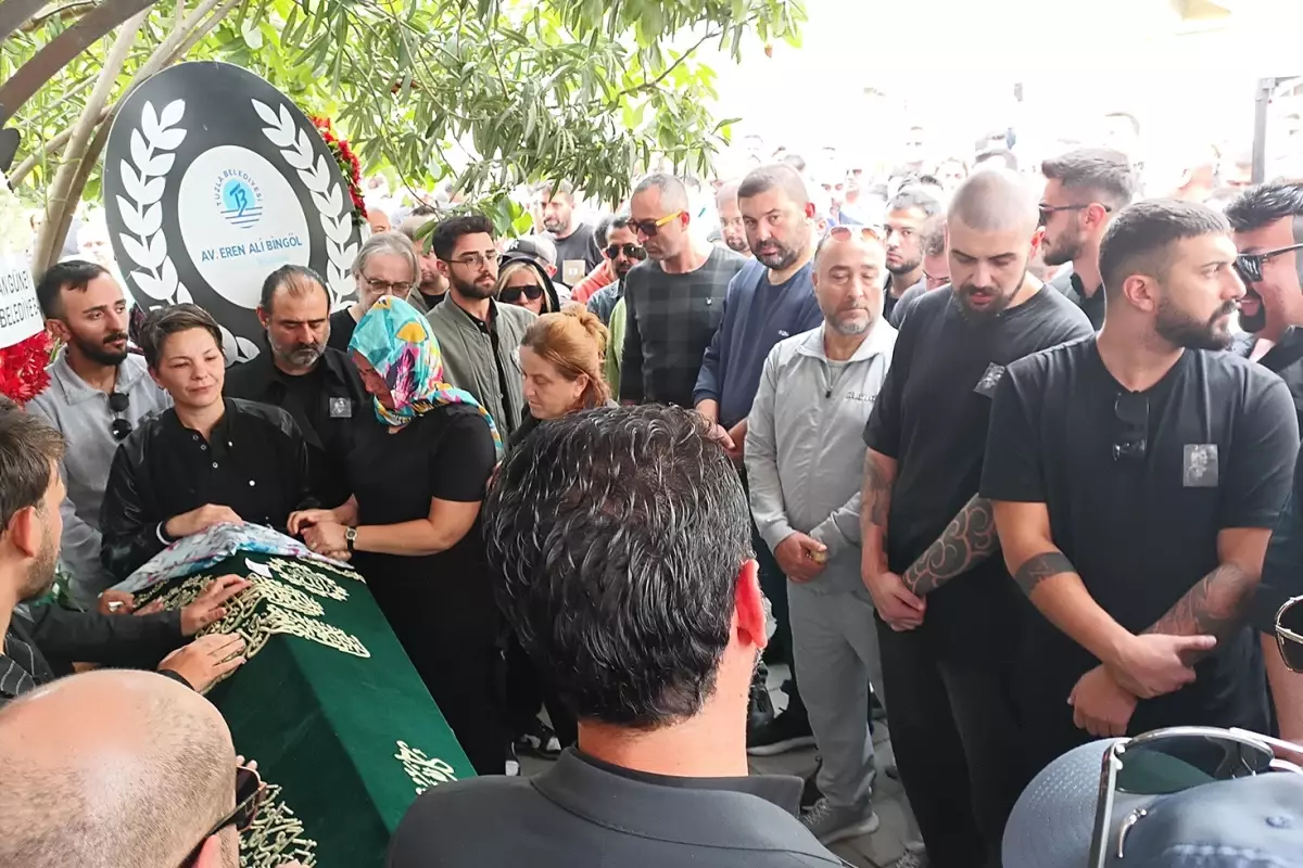 Türk Arabesk Müziğinin Sevilen İsmi Güllü Dünyaya Veda Etti