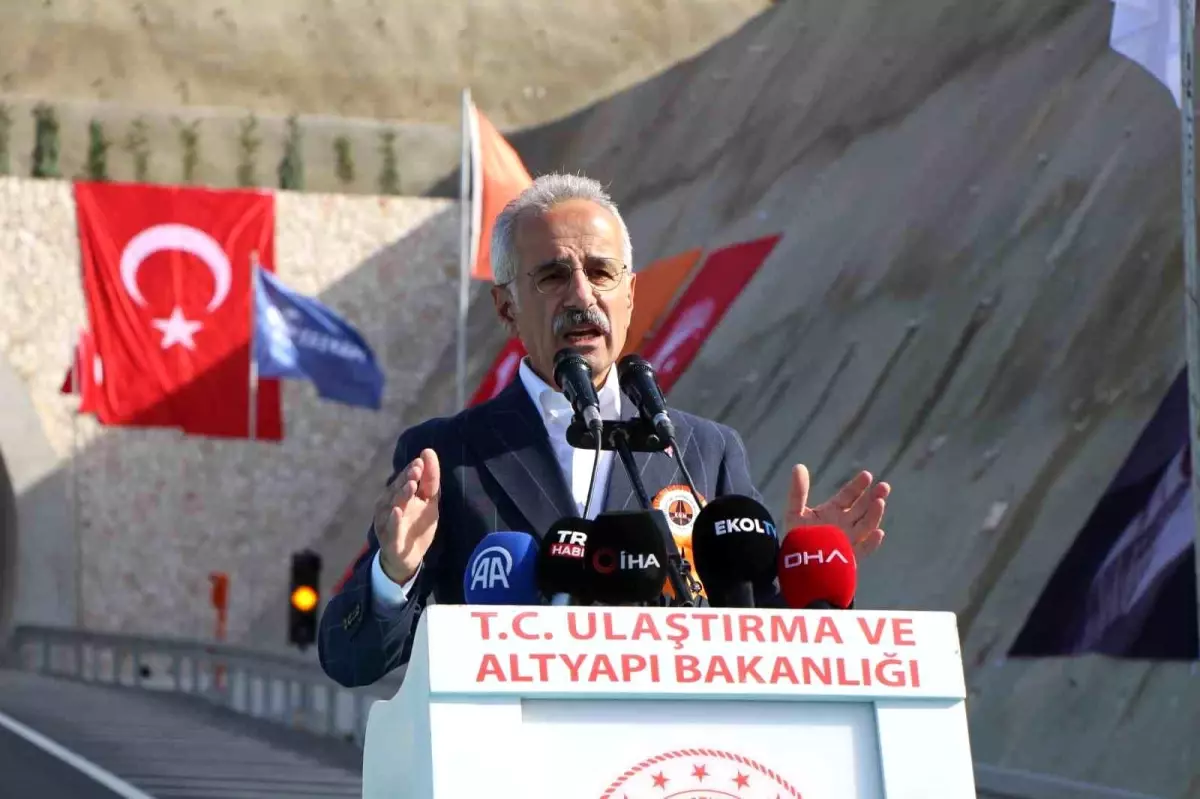 Ulaştırma Bakanı Abdulkadir Uraloğlu’ndan Badal Tüneli İddialarına Net Yorum
