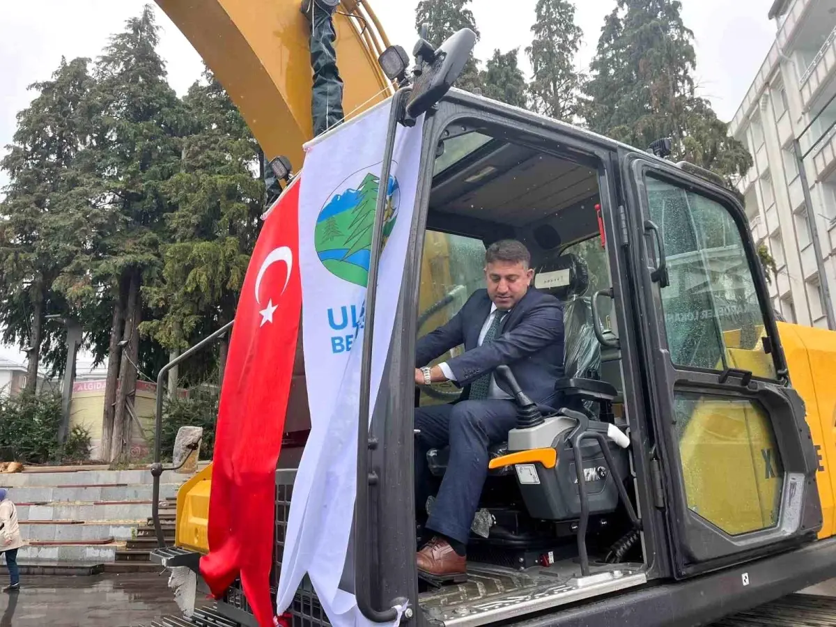 Ulubey Belediyesi’nin Yeni Paletli Ekskavatörü ile Altyapı Çalışmaları Güçleniyor