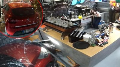 Ümraniye’de denetimden çıkan araba kafeye daldı