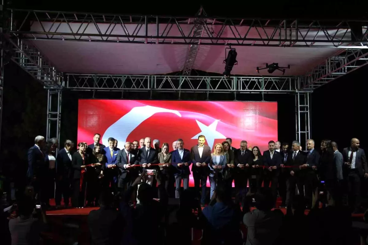 Uşak Belediyesi Ferdi Zeyrek Amfi Tiyatrosu Yenilendi ve Hizmete Açıldı