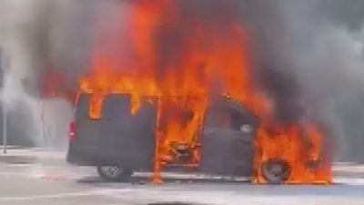 Üsküdar’da seyir halindeki minibüste yangın