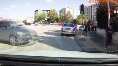 Yaya geçidinde mevtten kıl hissesi kurtuldu