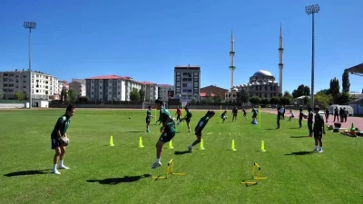 Yüksekova Spor Kadın Futbol Takımı Kars’ta Trabzonspor Maçı Hazırlıklarına Devam Ediyor