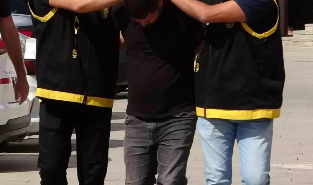 Adana'da cadde ortasında kısa