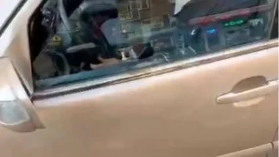 Adana’da Trafik Gerilimi: Ters Yönden Giren Otomobil ve Motosikletli Çatışma