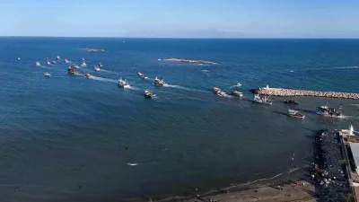 Adana’da Vatandaşlar Gazze İçin Denizden Gösteri Düzenledi