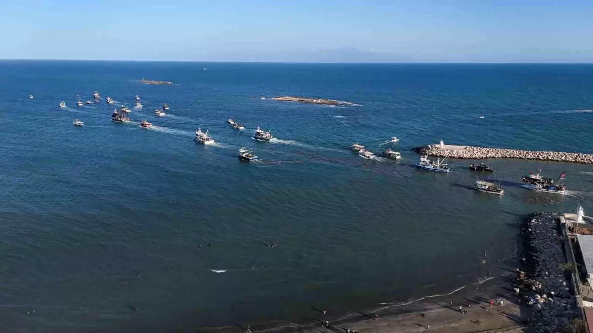 Adana’da Vatandaşlar Gazze İçin Denizden Gösteri Düzenledi