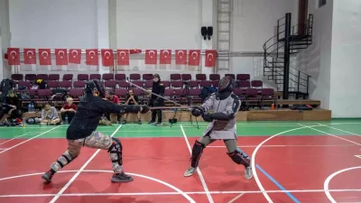 Aile Bağlarını Güçlendiren Tarihi Kılıç Sanatları Deneyimi