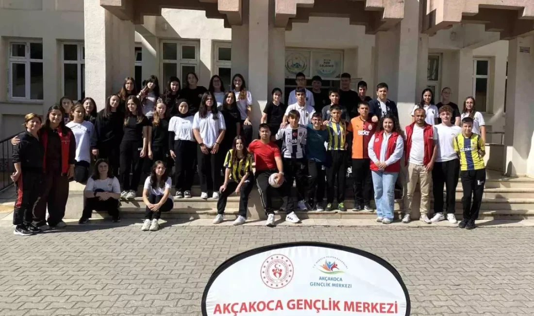 Akçakoca Gençlik Merkezi'nden liselerde